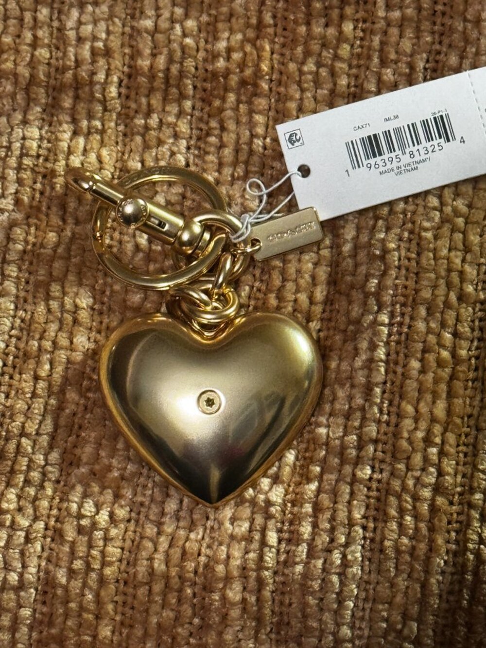 COACH Heart Bag Charm (CAX71) - Picture 9 of 11